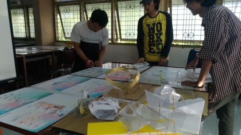 Aktivitas Critical Context Studio Unit Padang