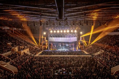 	Suasana Konser Monokrom Tulus