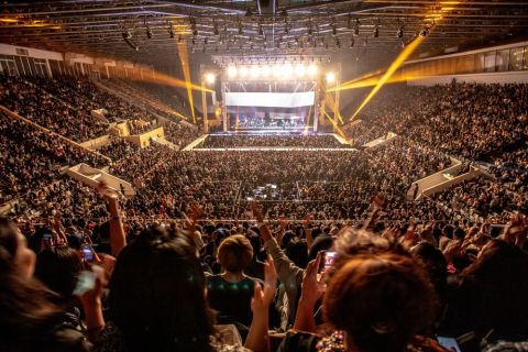 Suasana Konser Monokrom Tulus