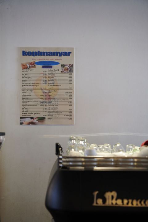 Intervensi Ruang Kafe Kopimanyar dalam Pameran occupying>modernism